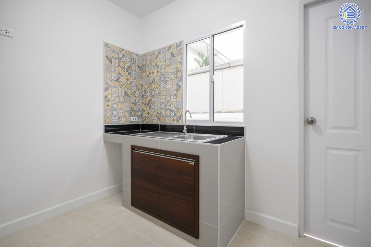 บ้านมือสองตกแต่งใหม่ ม.พฤกษาวิลเลจ10 พระราม5-บางใหญ่ เนื้อที่ 50.8 ตร.ว. ตอบโจทย์ทุกการอยู่อาศัย ฟังก์ชัน 3 ห้องนอน 2 ห้องน้ำ 1 ที่จอดรถ บรรยากาศเป็นส่วนตัว บนทำเลศักยภาพ เชื่อมต่อถนนกาญจนาภิเษก ใกล้เซ็นทรัลเวสต์เกต ทางด่วน และรถไฟฟ้า "สถานีตลาดบางใหญ่"...